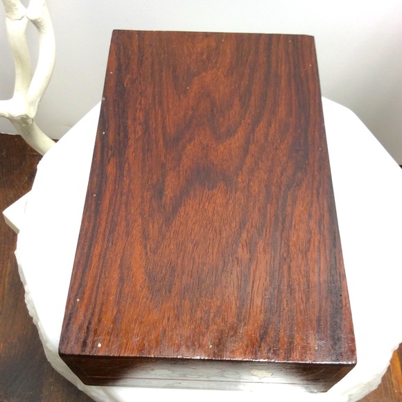 Wood with brass inlay box - Picture 8 of 8